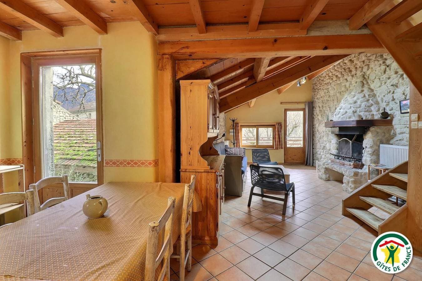 Est + Ouest Du Hameau Des Trucs 1