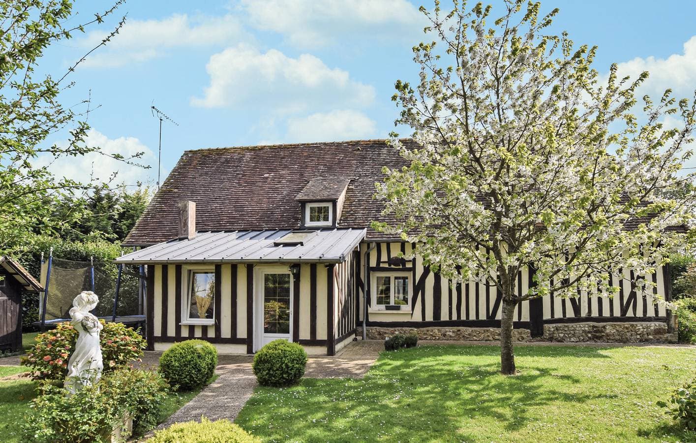 Charmantes Apartment mit Pool und Garten, 1,5 km von La Croupte entfernt 1