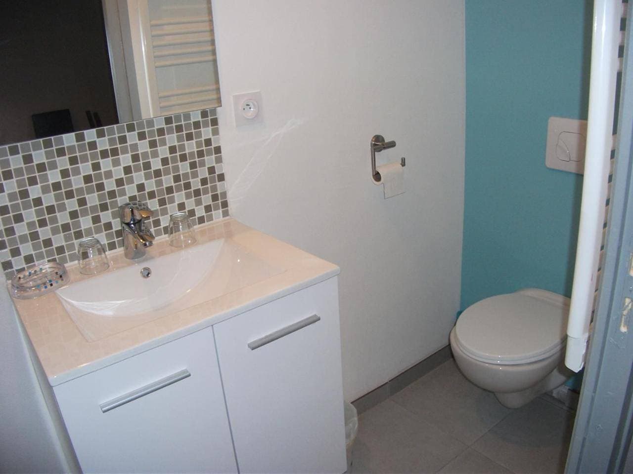 Foto 8 von 9: Double Room with Private Bathroom