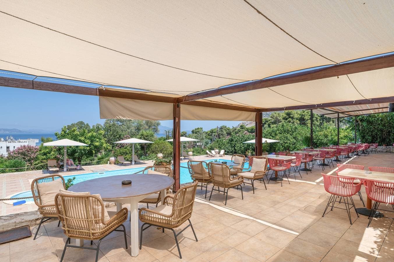 Foto 10 von 21: Klassisches Doppelzimmer im Hotel Aristotelis mit Meerblick und Balkon
