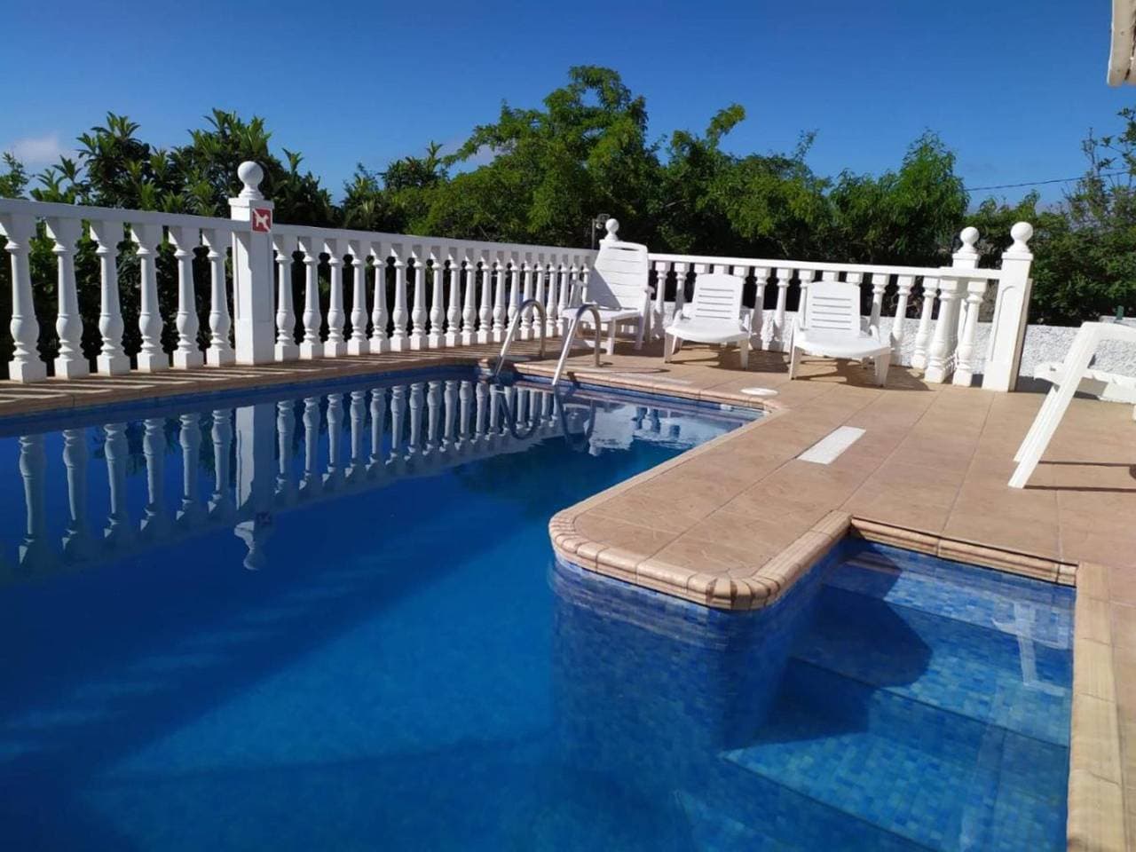 Foto 6 von 39: Ferienhaus LaCerca mit Meerblick, Pool, WLAN und Garten