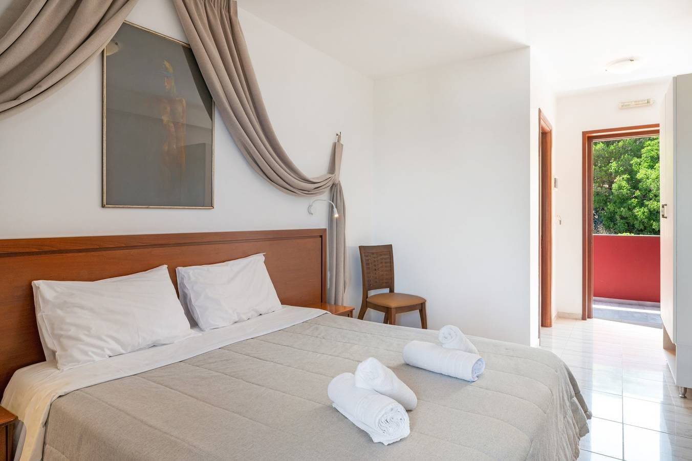 Foto 9 von 21: Klassisches Doppelzimmer im Hotel Aristotelis mit Meerblick und Balkon