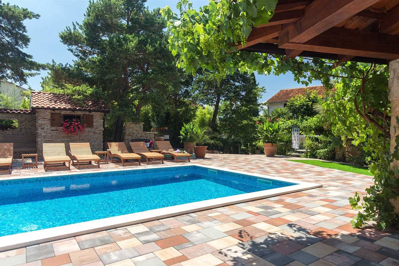 Foto 8 von 29: Ferienwohnung Antonia 2 mit Pool