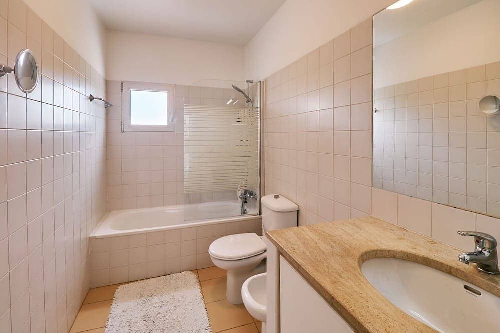Foto 6 von 19: Schönes Ferienhaus mit Pool und Meerblick