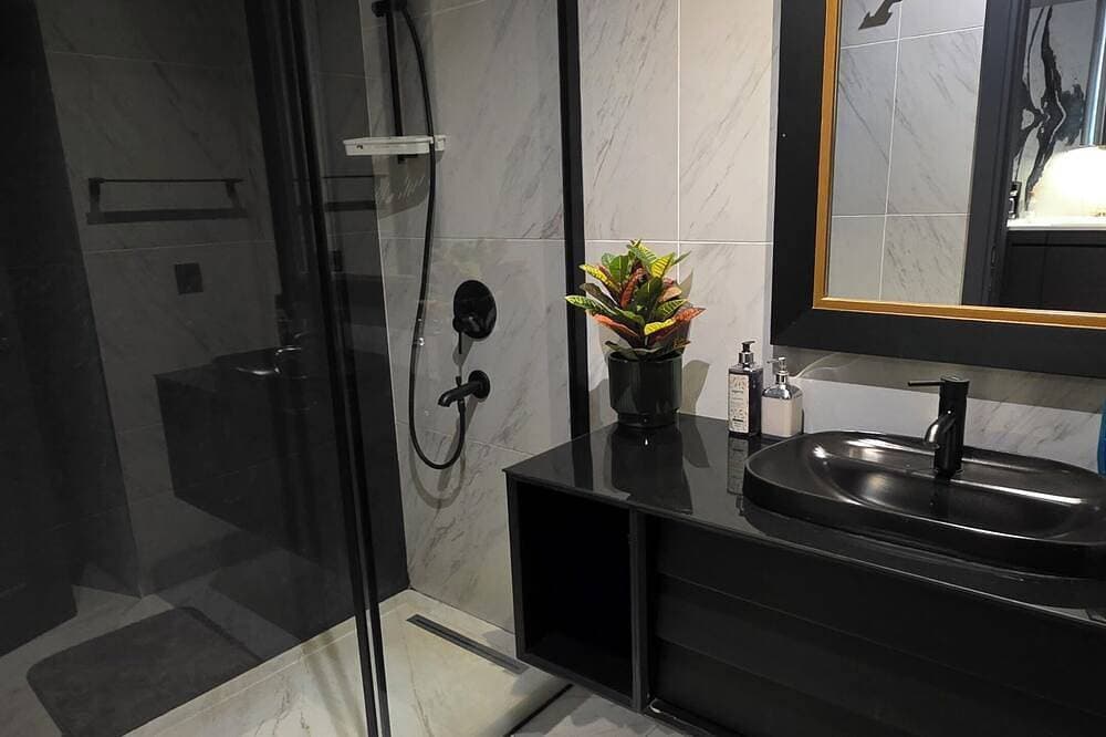 Foto 7 von 30: Cozy 1-bedroom hotel suite in terrific İstanbul with AC and gym