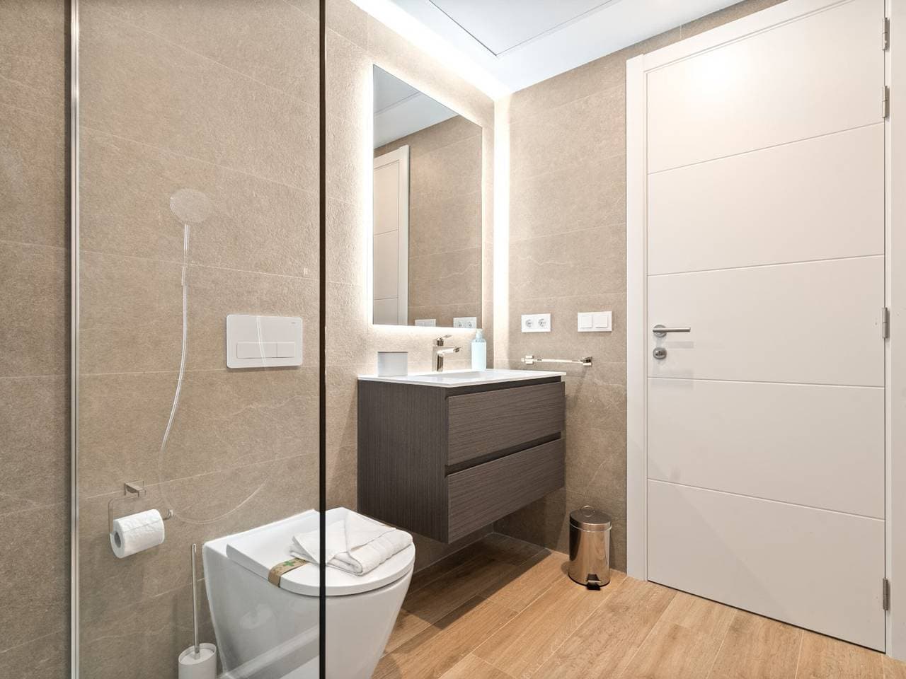 Foto 10 von 36: Modernes 1-Schlafzimmer-Apartment in der Nähe von Estepona mit exklusivem Lagunenzugang