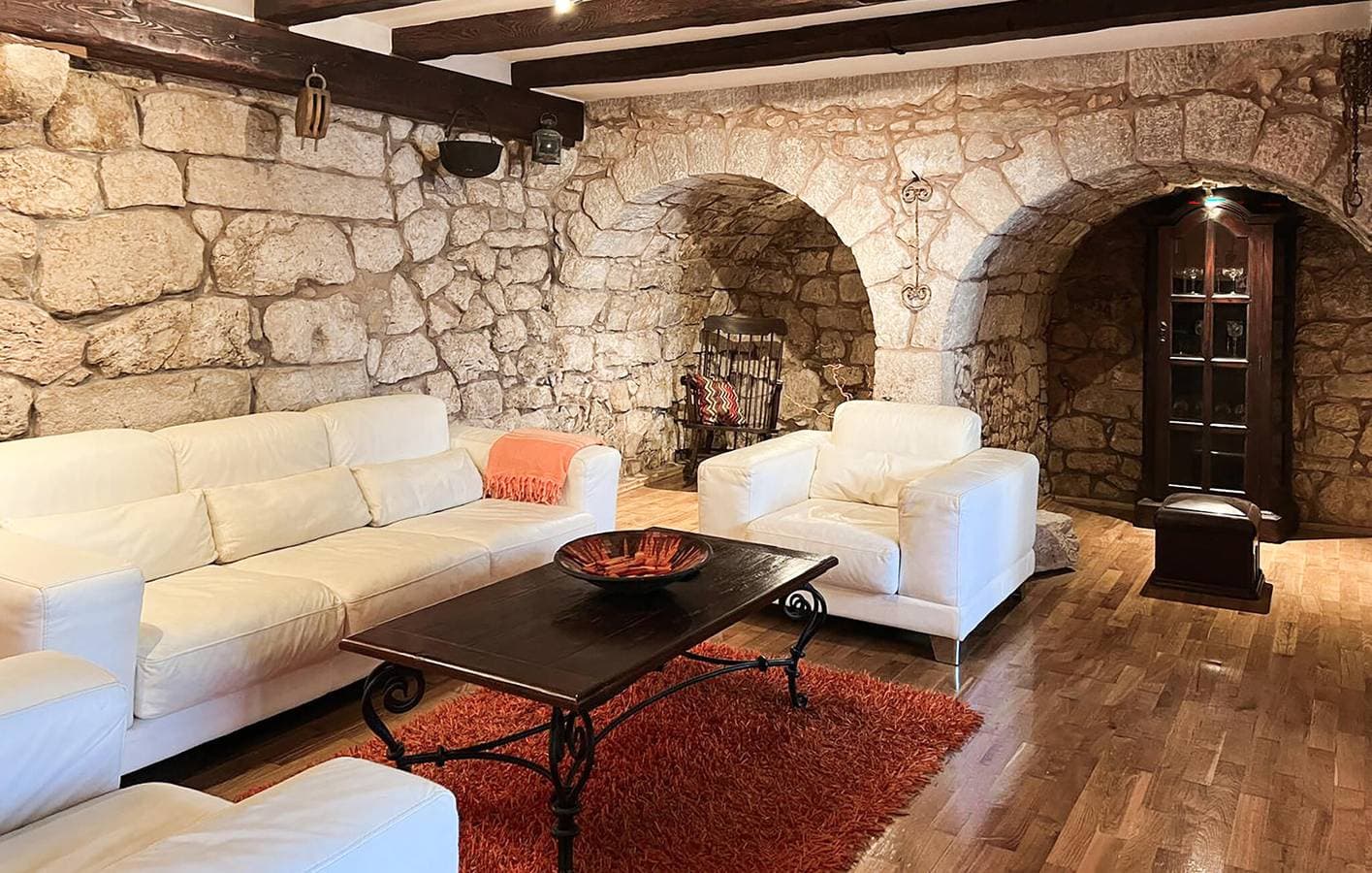 Foto 8 von 27: Geräumige 100 m² große Wohnung mit Terrasse, WLAN und Parkplatz