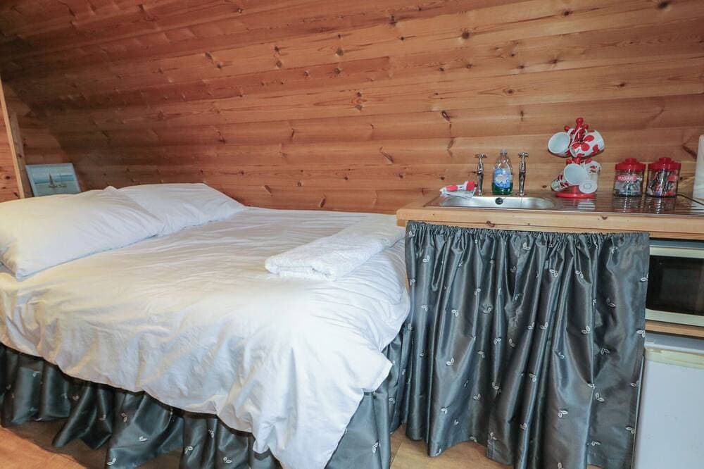 Foto 3 von 13: River View Pod, pet friendly, with open fire in Muff, County Donegal