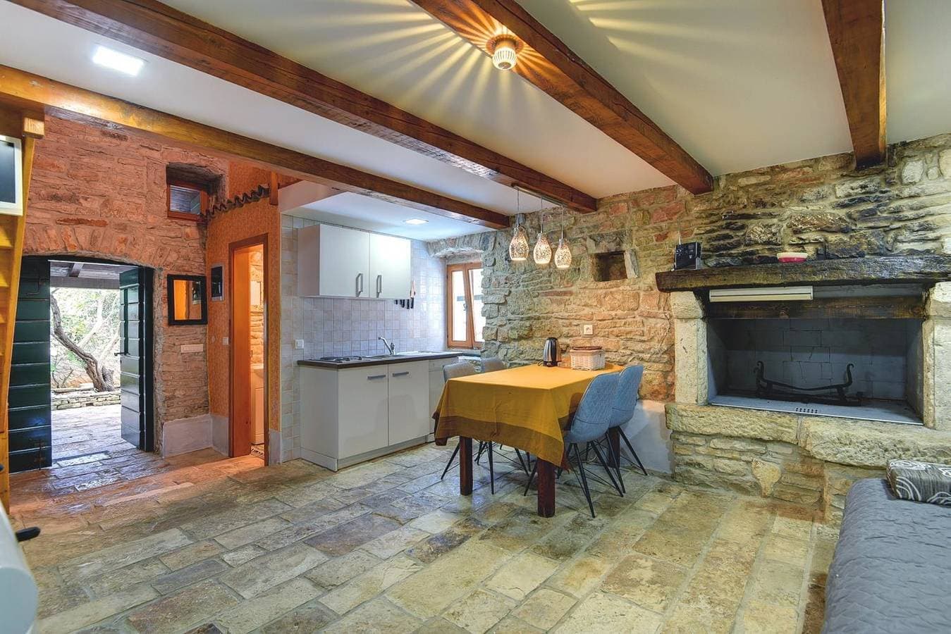 Foto 8 von 20: Steinhaus mit privatem und großem Pool, WLAN, BBQ