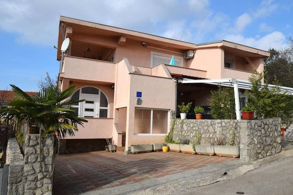 2-Zimmer-Ferienwohnung mit Terrasse Pinezici, Krk 1