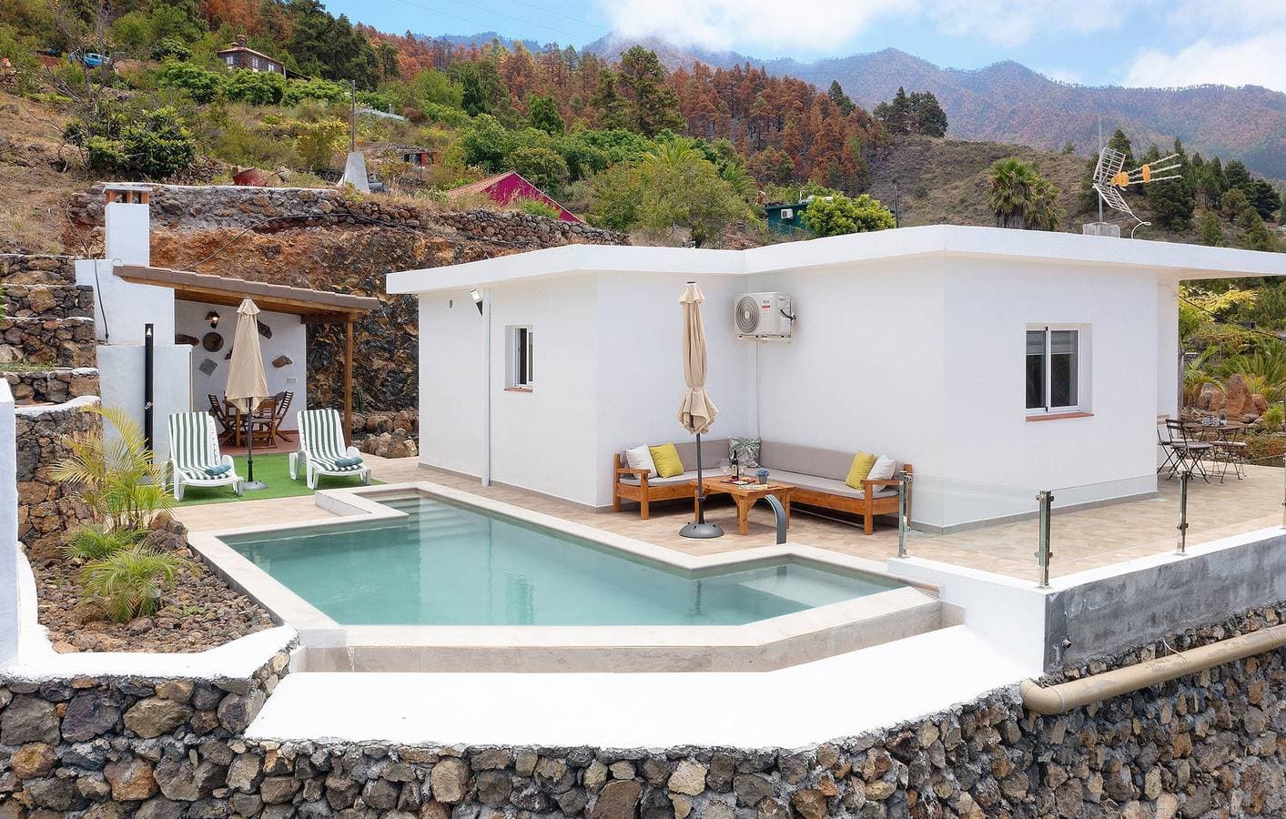 Foto 2 von 33: Ferienhaus 'Valista' mit Meerblick, privatem Pool und WLAN