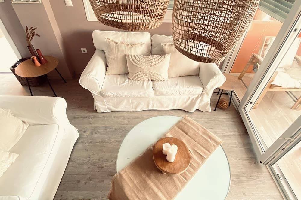 Spacious and peaceful place for your vacation, soraude with green gardens 1