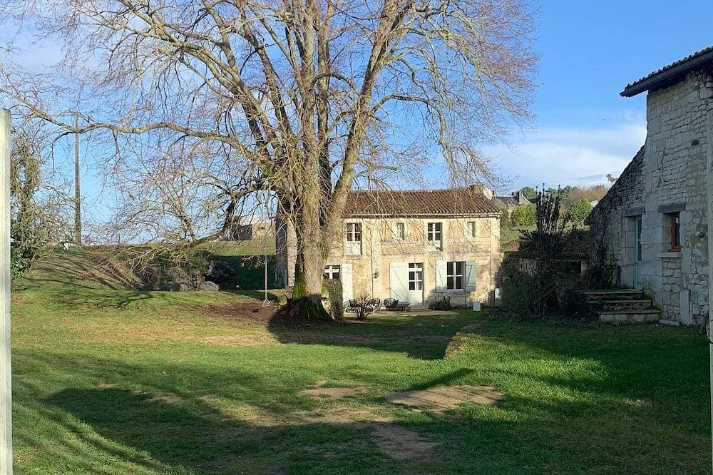 Foto 12 von 18: Charming house with swimming pool