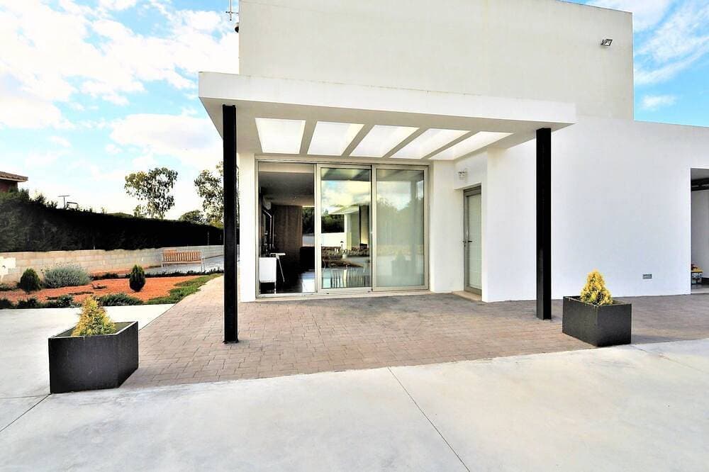 Foto 13 von 30: Moderna Villa cerca del golf y con piscina privada, ideal para familias - ofert