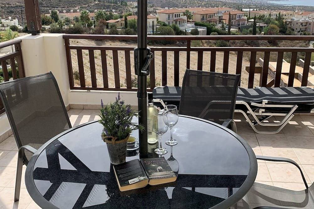 Amazing panoramic hillside/ocean views, large sunny terrace. 1