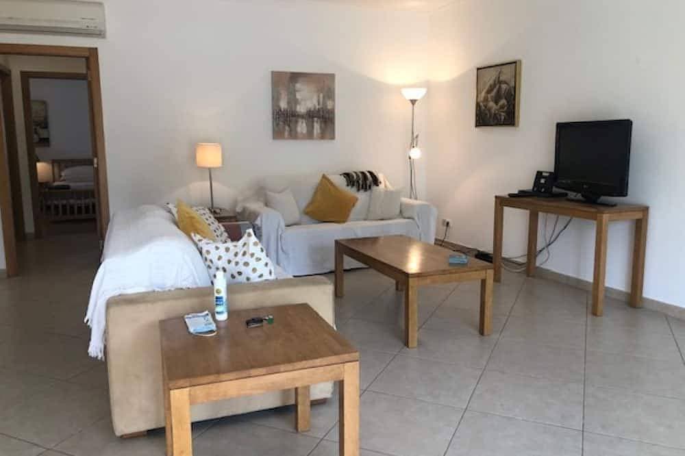Foto 8 von 17: Erdgeschosswohnung mit Pool, zentrale Lage