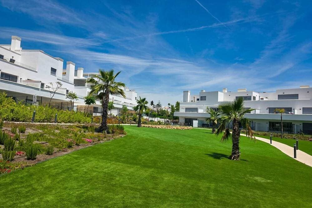 Foto 7 von 16: Pool * 5 min to Beach * Free Parking * Fenced Yard