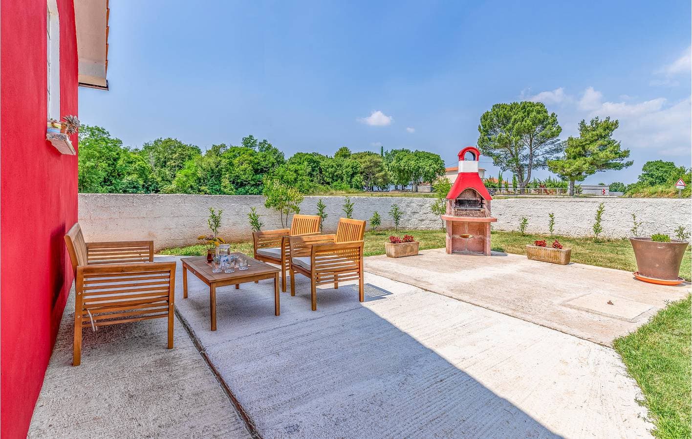 Foto 4 von 25: Modernes Apartment mit Pool, Parkplatz und WLAN in der Nähe des Stadtzentrums von Rebici