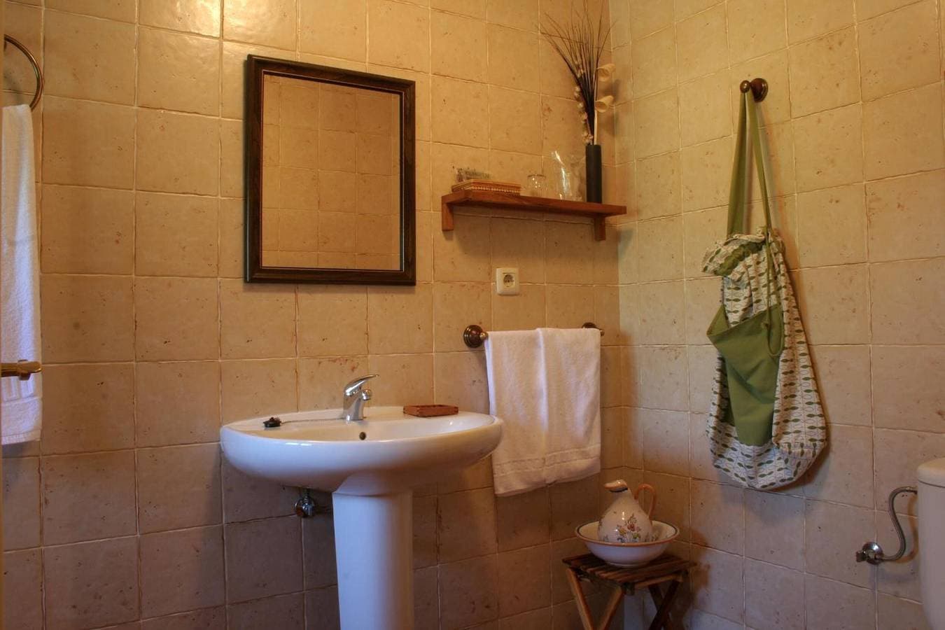 Foto 13 von 36: Casa Rural Lunacandeleda: Bergblick, private Terrasse und exklusiver Garten