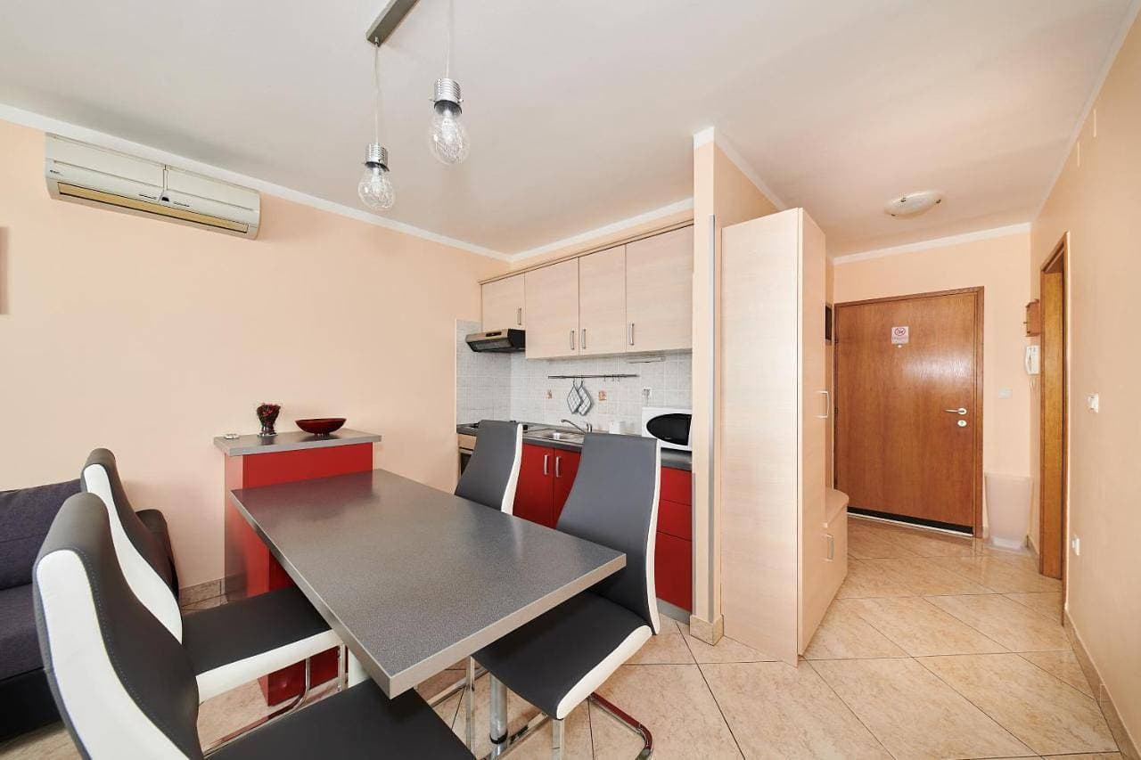 Foto 8 von 34: One-Bedroom Apartment with Balcony and City View