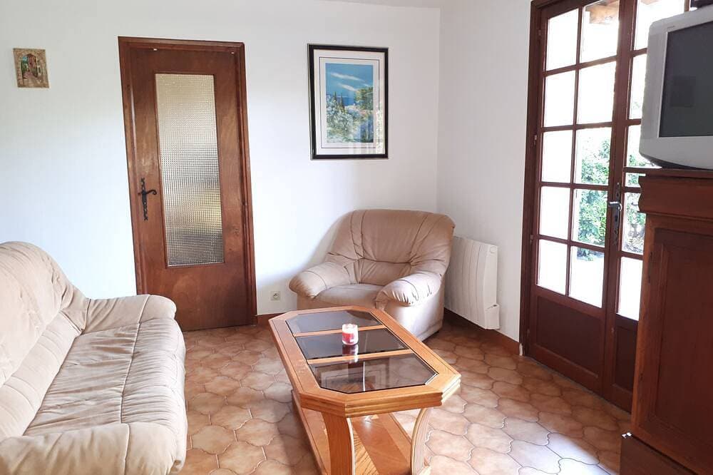 Foto 8 von 18: 3-room villa with garden.