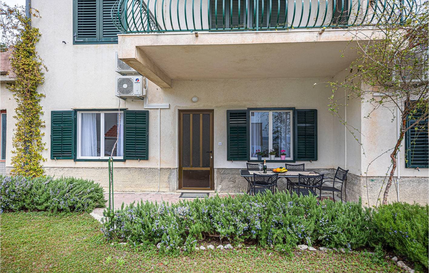 Gemütliche Ferienwohnung mit Terrasse, WLAN und Parkplatz, 600 m vom Strand entfernt 1