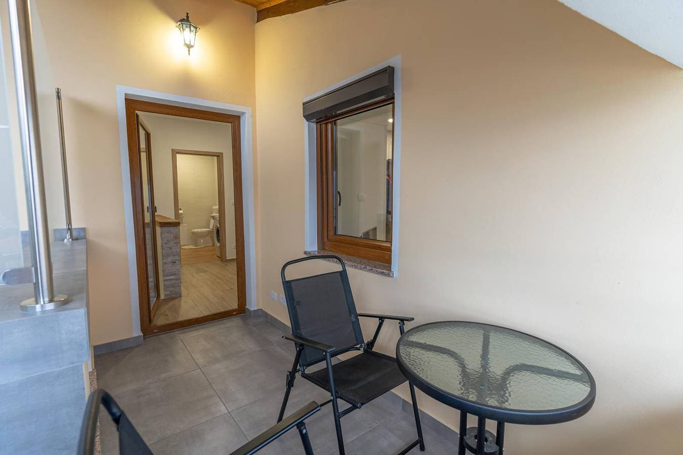Foto 4 von 33: Cozy Apartment with Stunning Views & Winery