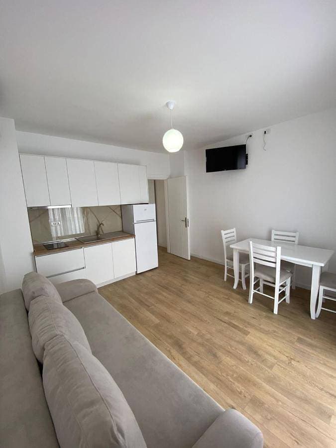 Sempaola Borsh Apartments 1