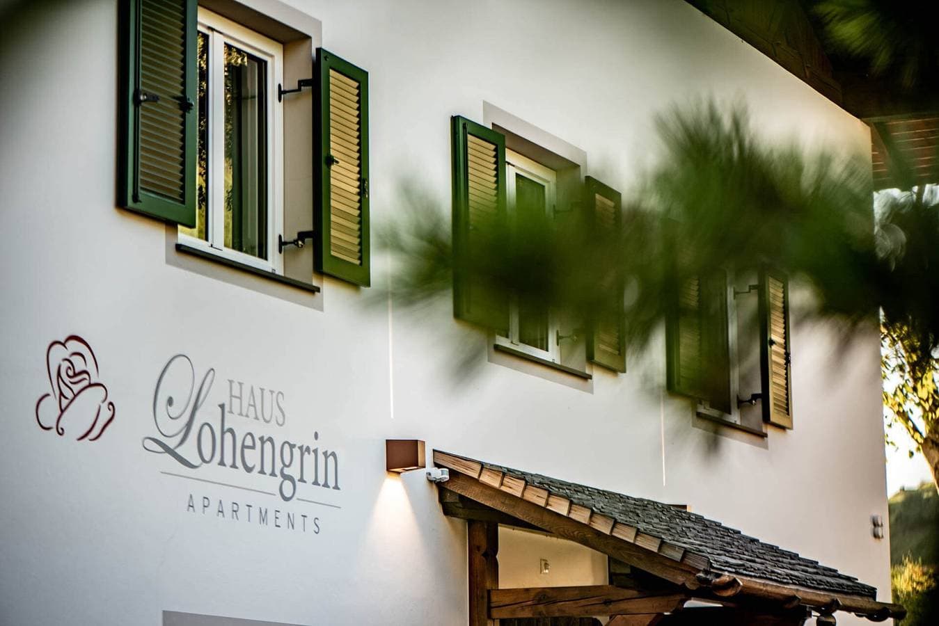 Foto 7 von 25: Ferienwohnung "Haus Lohengrin - Ferienwohnung 1" mit Blick auf die Berge