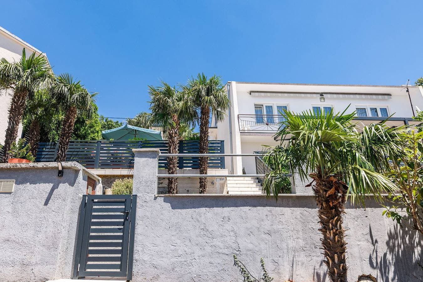 Hundefreundliches Apartment nur 500 Meter zum Strand mit Meerblick, Garten, Grill 1