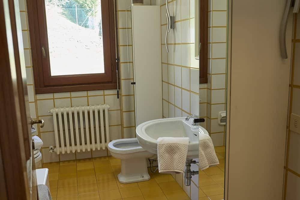 Foto 7 von 24: Comfortable lakefront family apartment