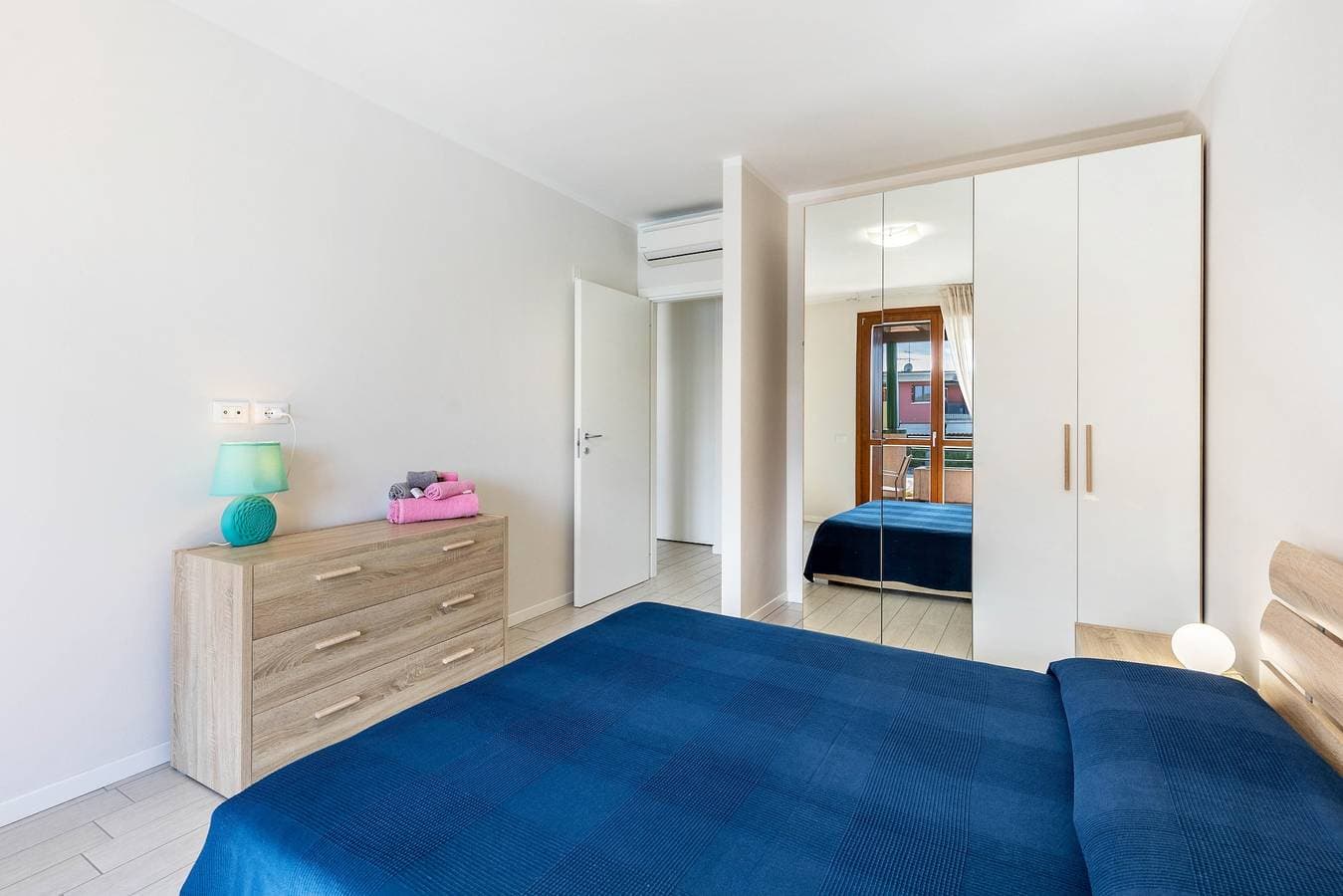 Foto 13 von 33: Apartment 'Delizioso Residence Vista Lago' mit Seeblick, WLAN und Klimaanlage
