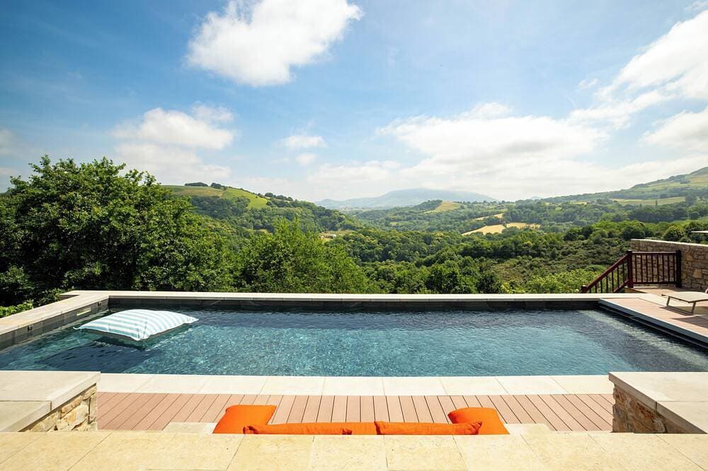Foto 9 von 17: Spacious Baïgura studio, mountain views, direct access to pool & spa