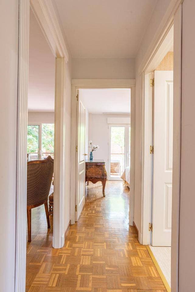 Foto 7 von 39: Two-Bedroom Apartment