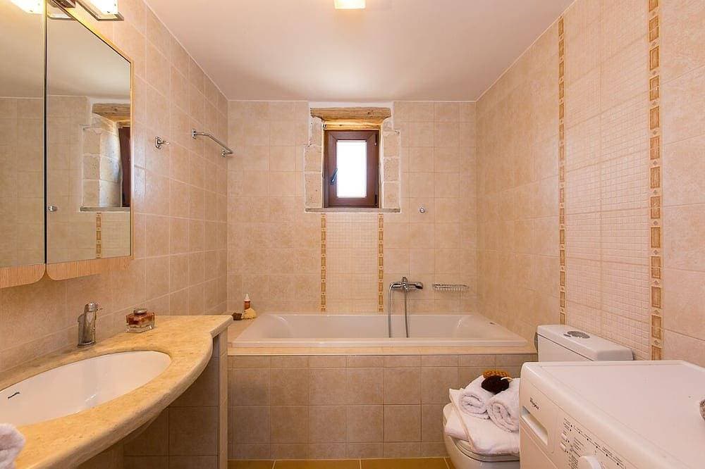 Foto 5 von 21: Chainteris Villa II, with Private Pool & Vast Views