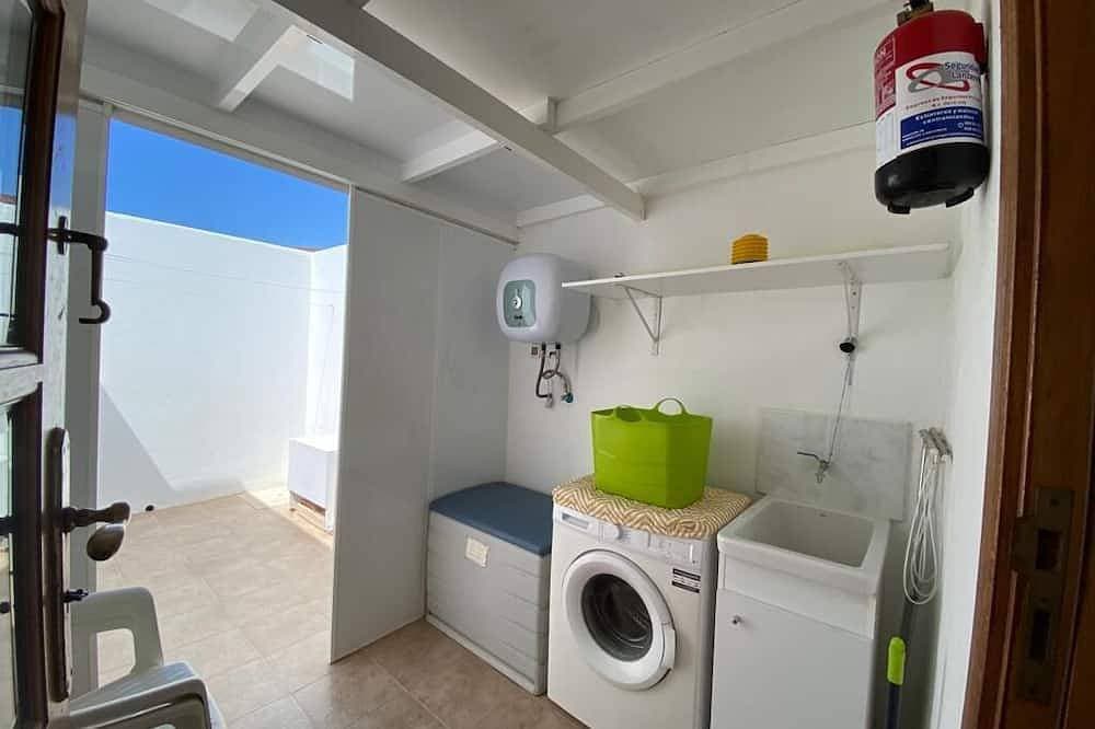 Foto 9 von 30: Villa in der Nähe des Meeres mit privatem beheiztem Pool, Parkplatz, Terrasse und Grill.