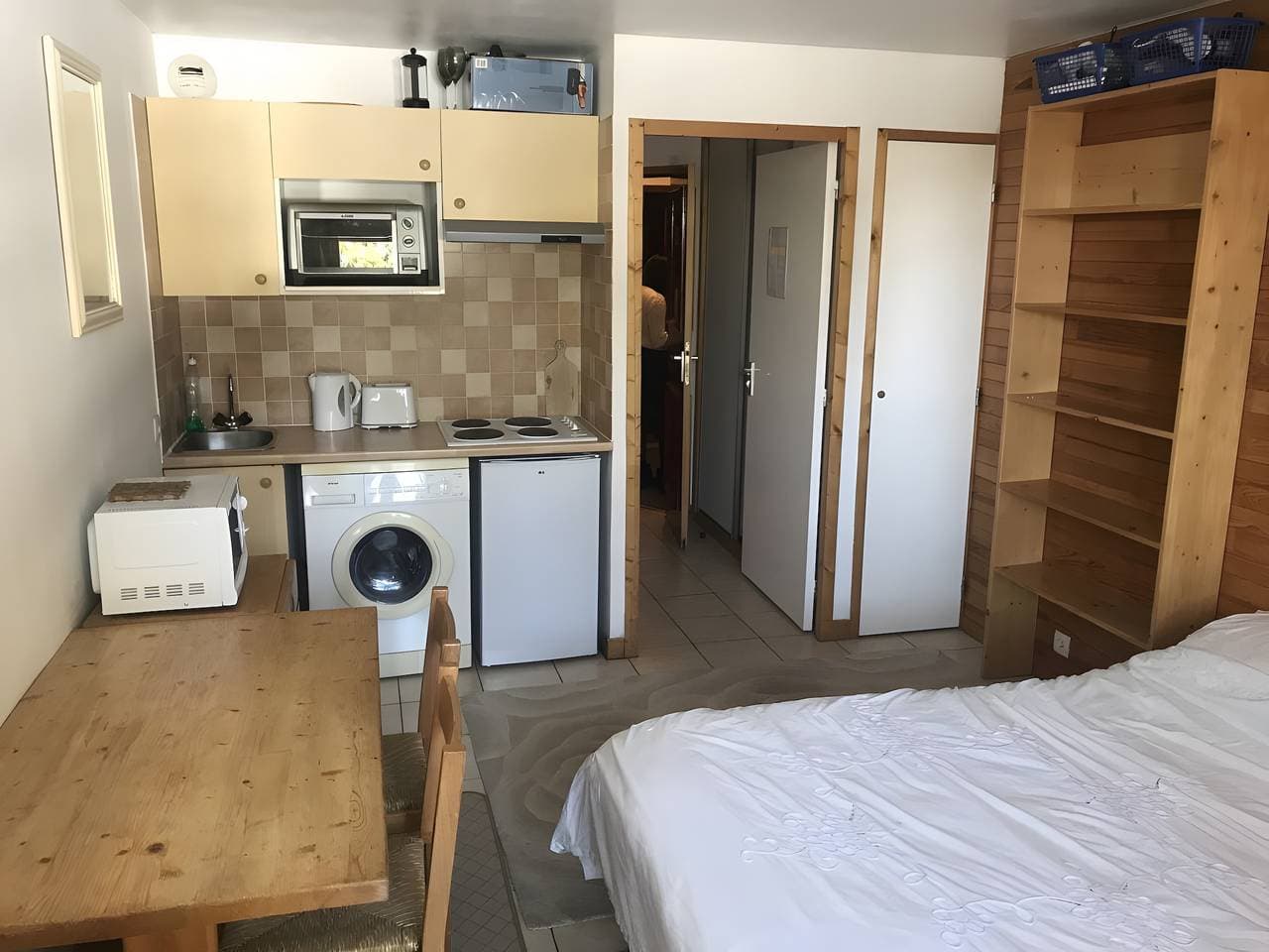 Foto 7 von 19: Apartment 'Ski In-out Courchevel 1650' mit Bergblick, Balkon und WLAN
