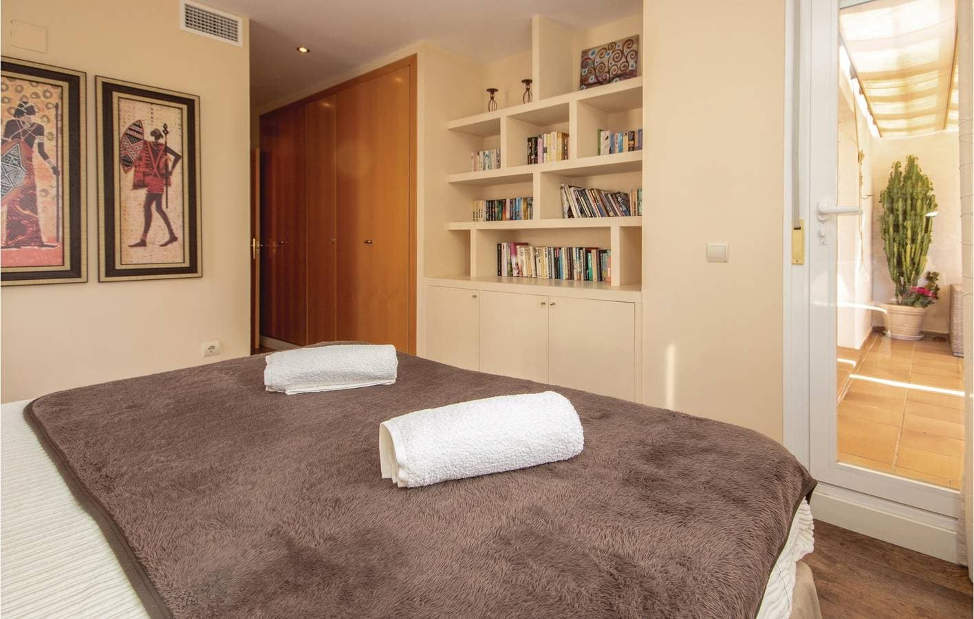 Foto 9 von 23: Oase am Strand: 74qm mit Parkplatz, Pool, Terrasse und Internet