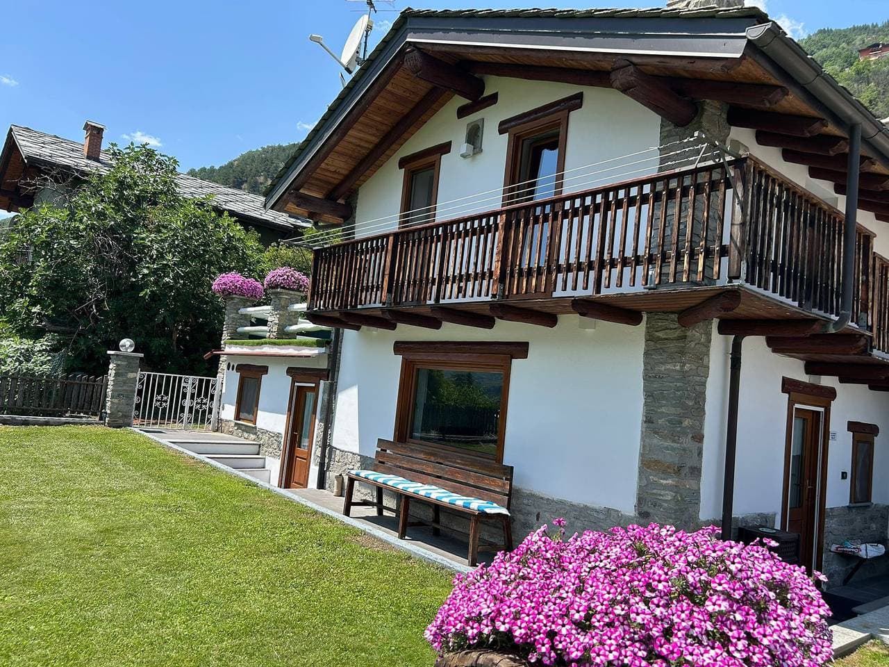 Foto 4 von 28: Apartment „Casa Sabrina - Blu“ mit Bergblick, privatem Garten und WLAN