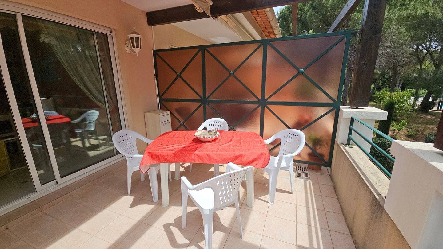 Foto 4 von 22: Apartment Gioia: Direkt am Strand mit Pool