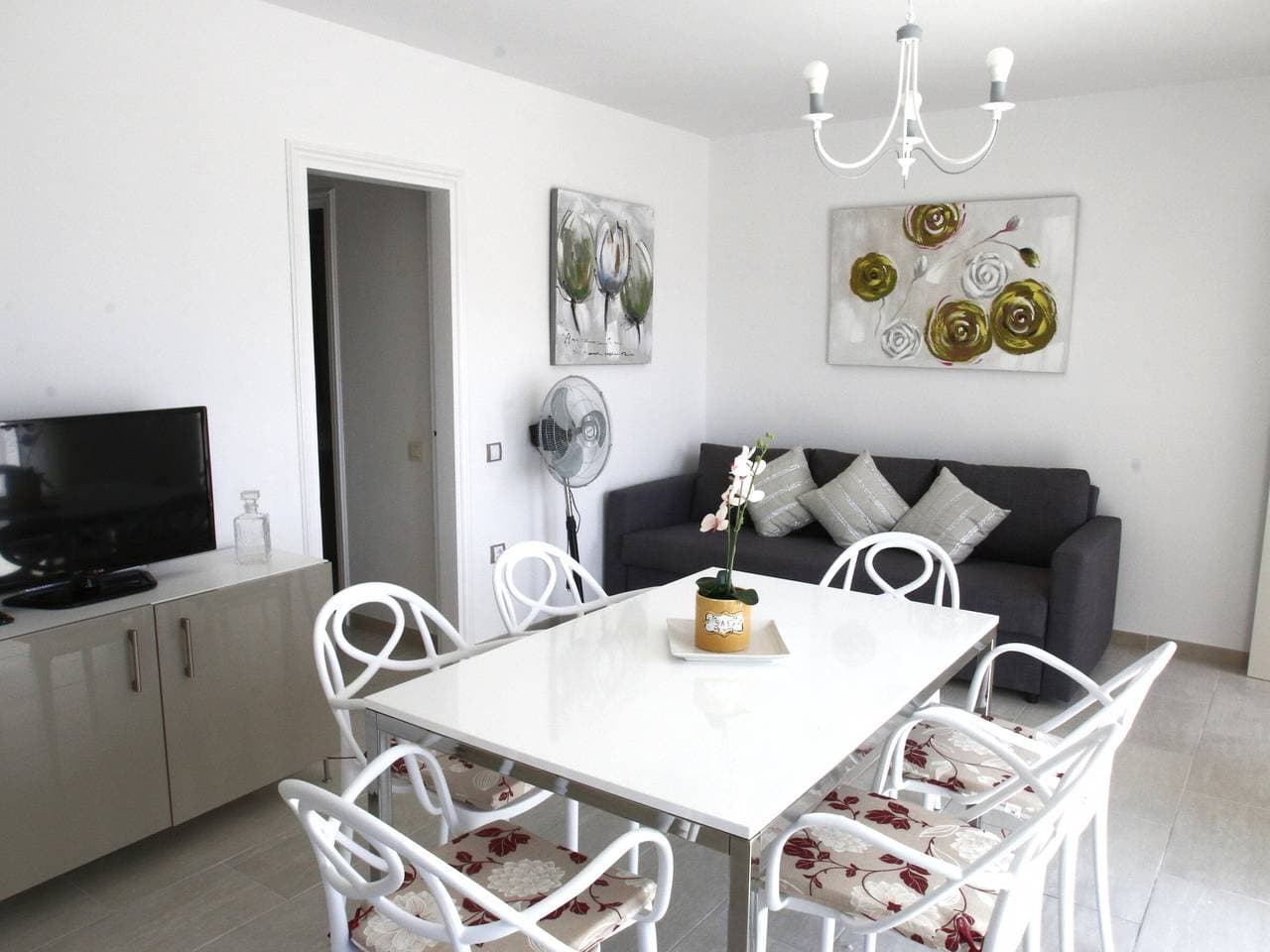 Foto 5 von 29: Geräumige Wohnung, Parkplatz, Klima, Meerblick - 8 Pers.