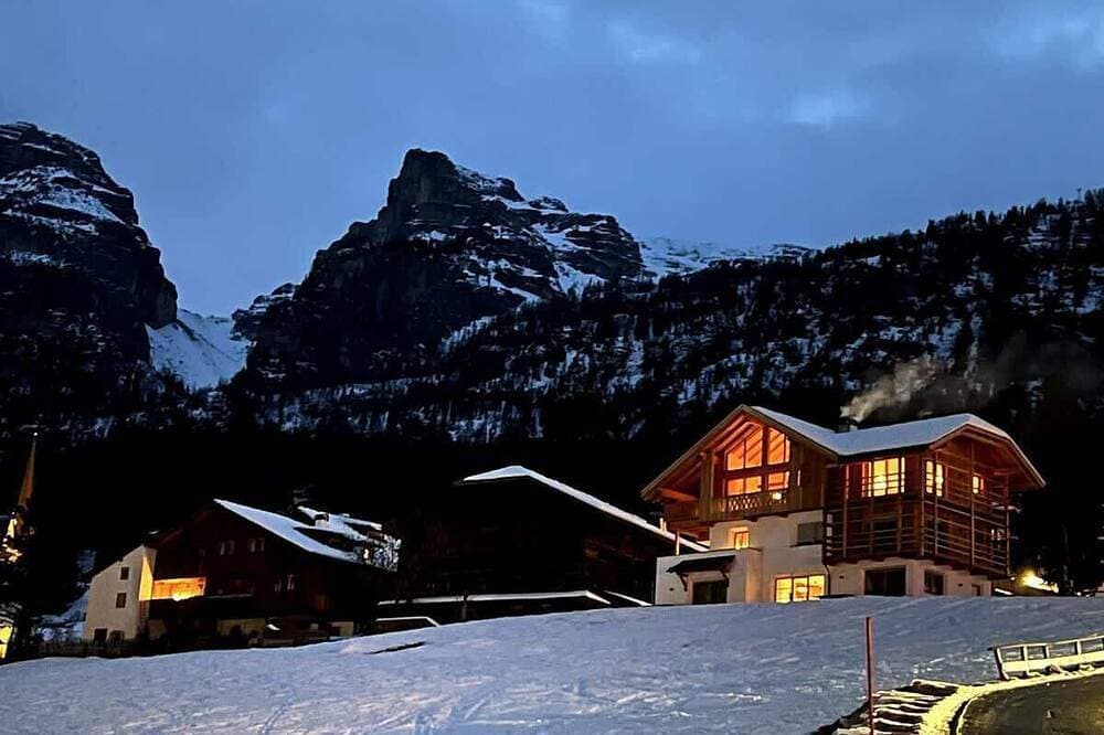 Foto 10 von 22: Surrounded by green - Luxury Chalet & Dolomites