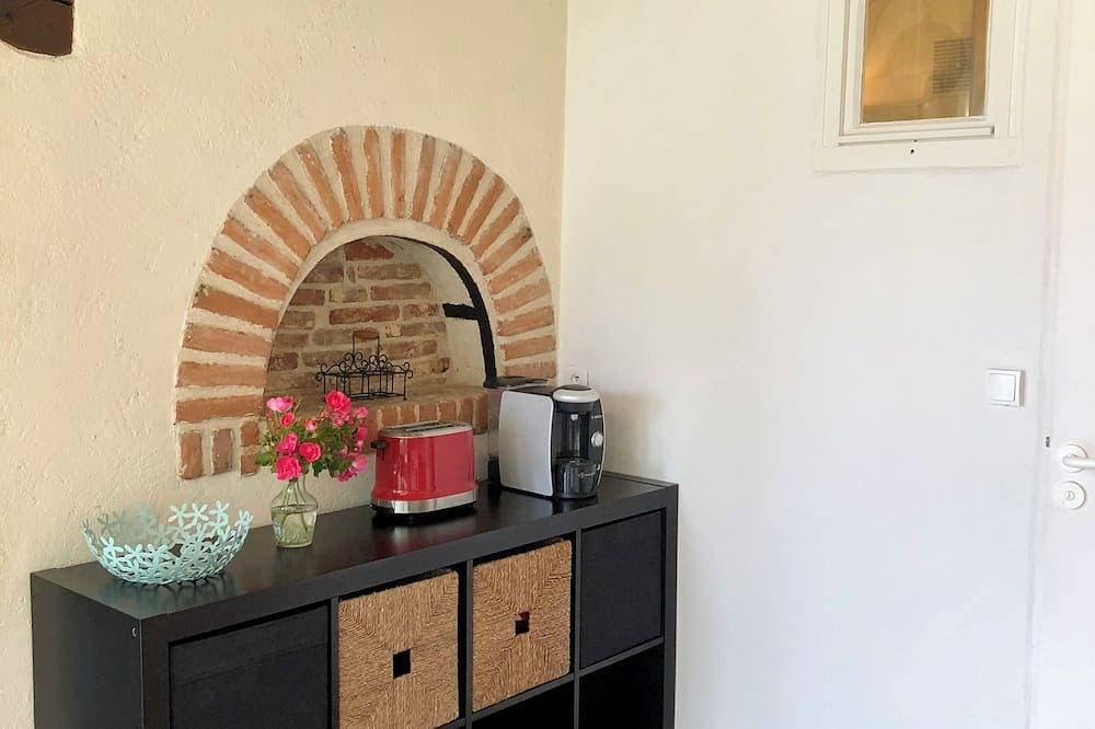 Foto 11 von 18: Renovated bread oven in pretty Normandy property