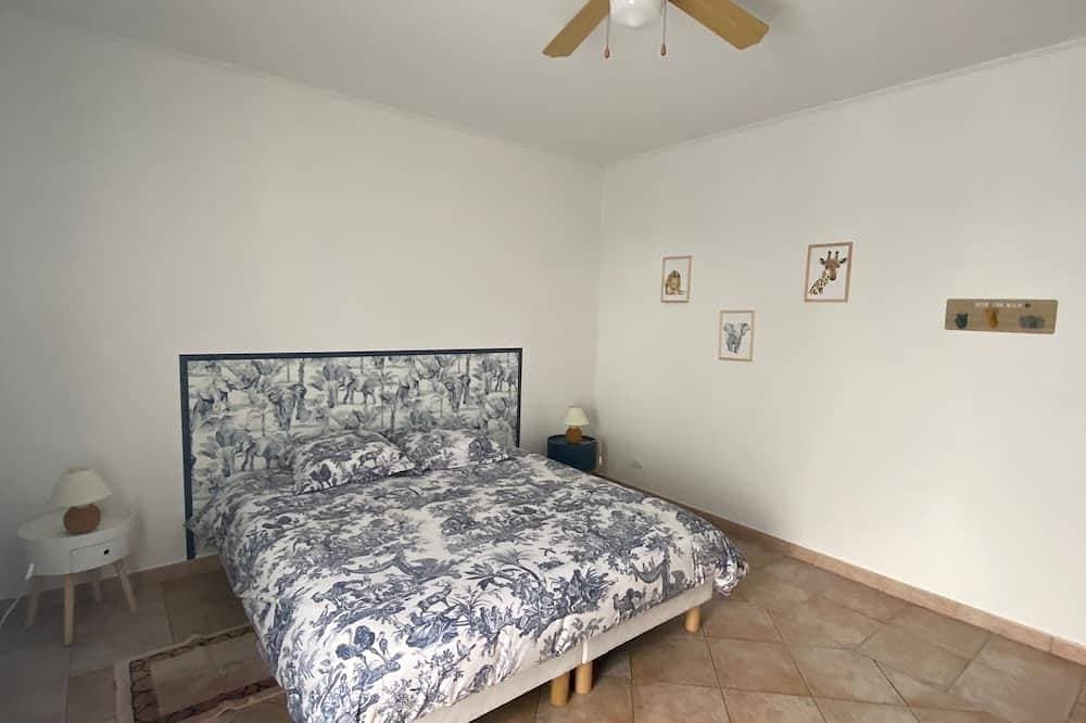Foto 5 von 30: Komfortable Villa im Herzen eines Gartens mit Olivenbäumen.