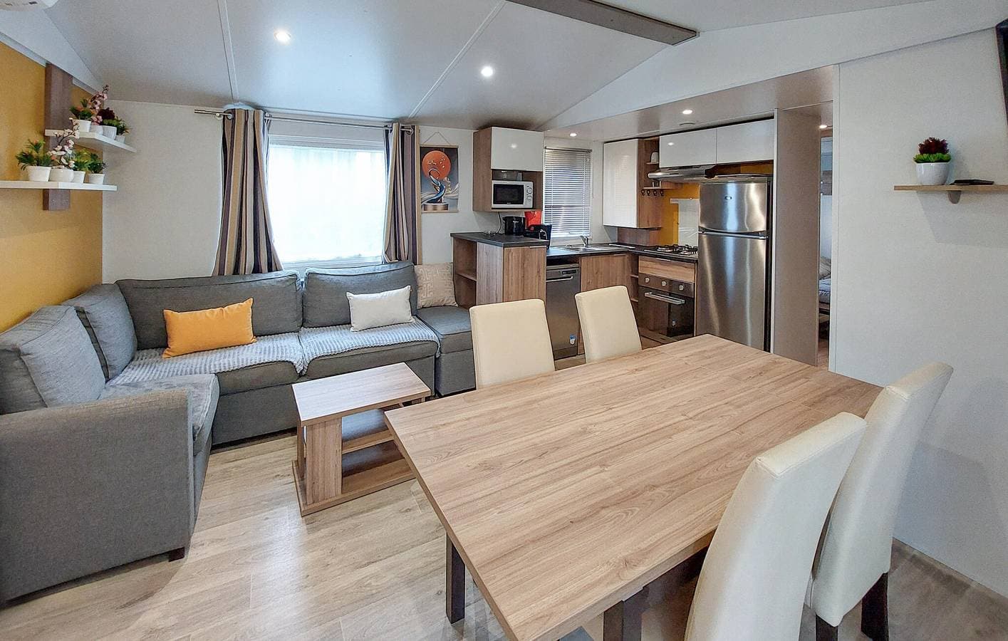 Foto 5 von 30: Gemütliches Mobilheim mit Parkplatz, WiFi, AC, Pool & Garten, Nähe Restaurant