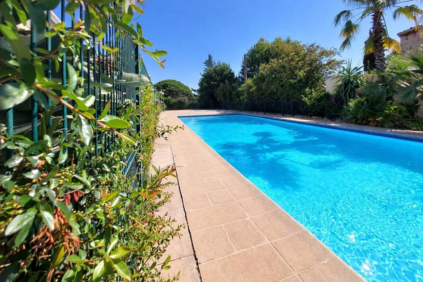 Foto 2 von 31: Mandelieu-la-Napoule, Côte d’Azur: Pool, Strand, Golf & privater Parkplatz