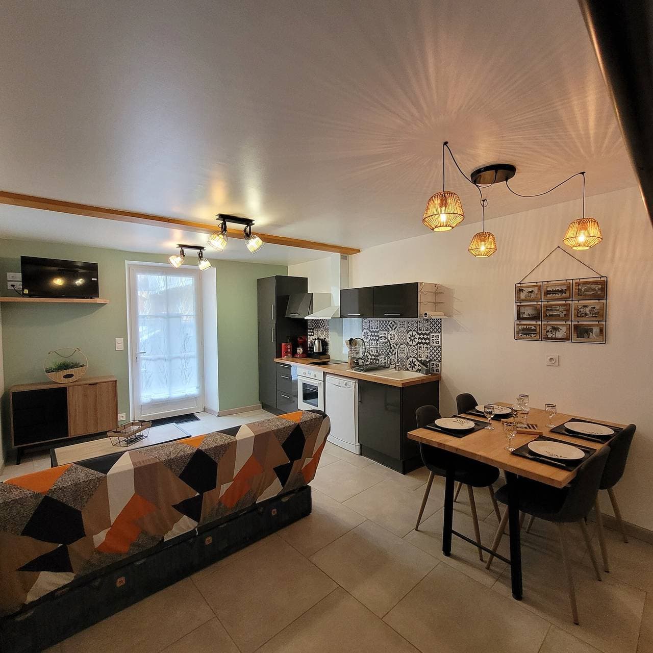 Foto 7 von 12: Ferienwohnung 'Au Cocon De La Tour Des Jacobins' mit privater Terrasse und WLAN