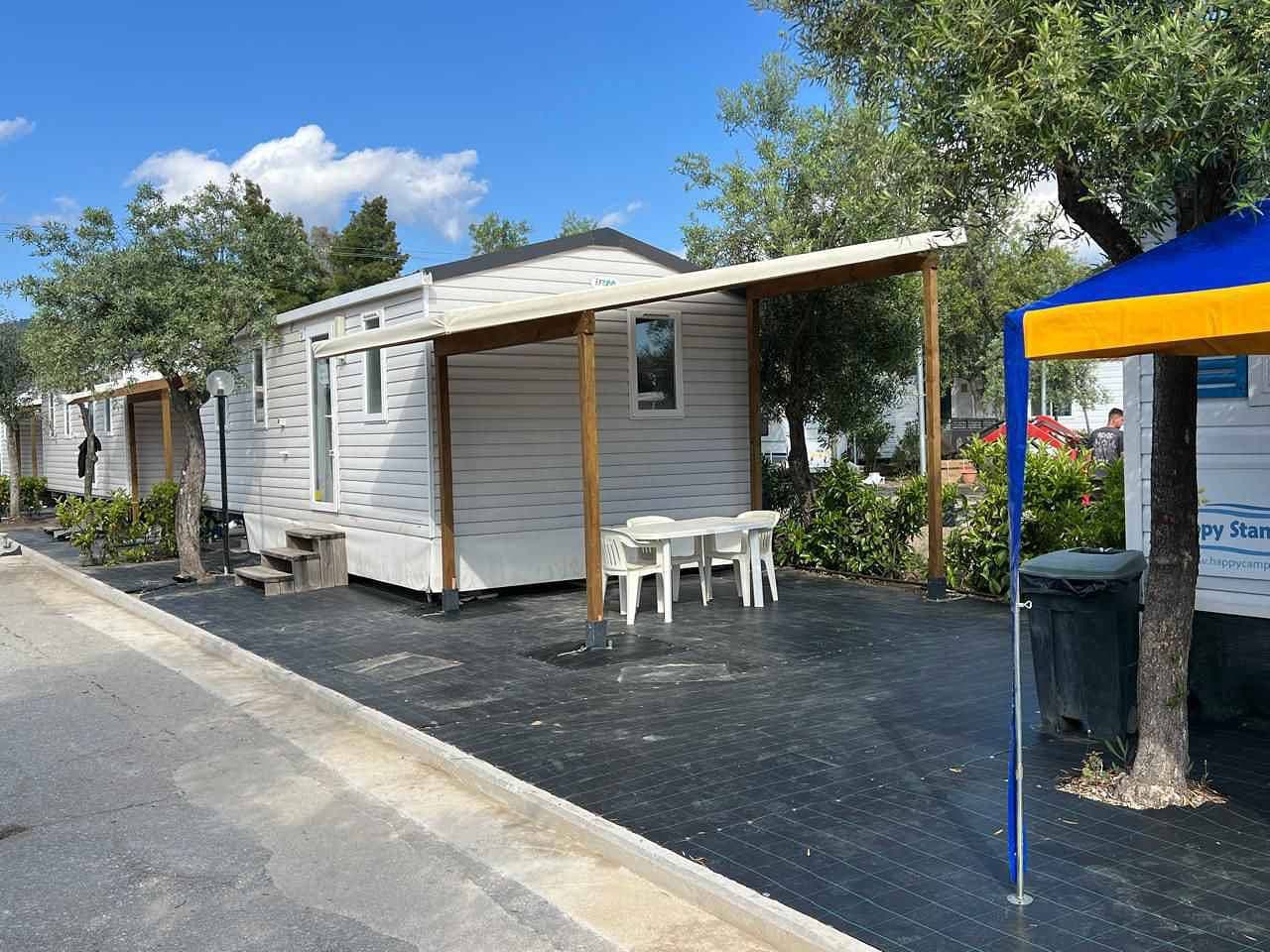 Foto 6 von 37: Mobilehome mit Klimaanlage und Terrasse