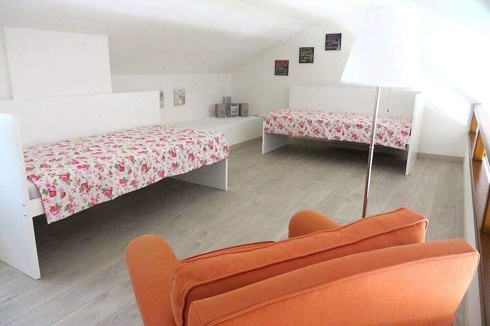 Foto 4 von 17: Selva 1 lake view apartment in Ghiffa with pool