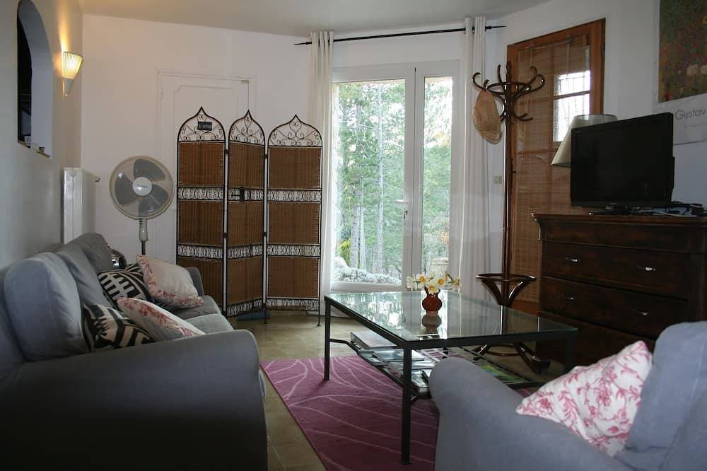 Foto 9 von 30: Les Rochers - Spacious woodland gite with heated pool